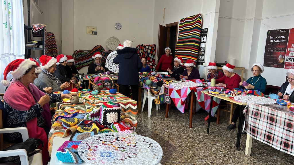 Albero E Villaggio Di Natale All Uncinetto Fervono I Preparativi Verso