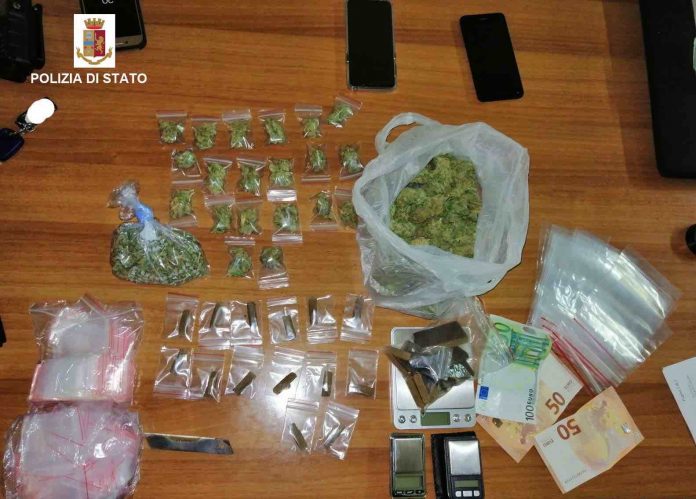 Droga sequestrata a casa degli arrestati