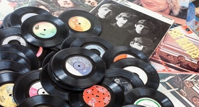 La mostra - mercato dei dischi 33 e 44 giri