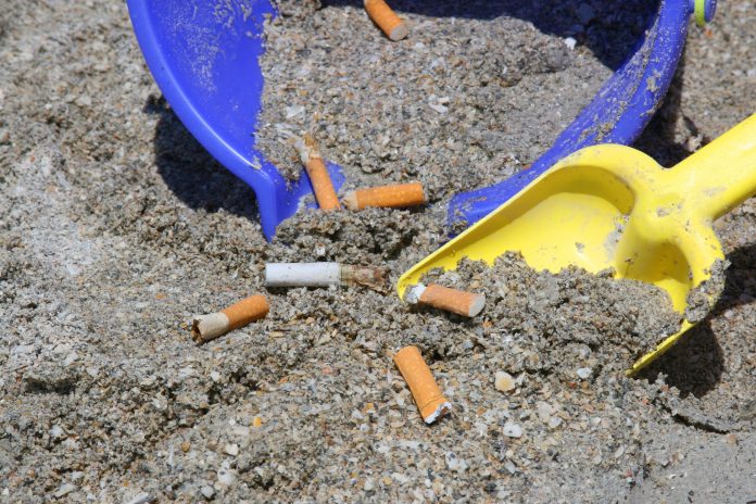 rifiuti sulla spiaggia