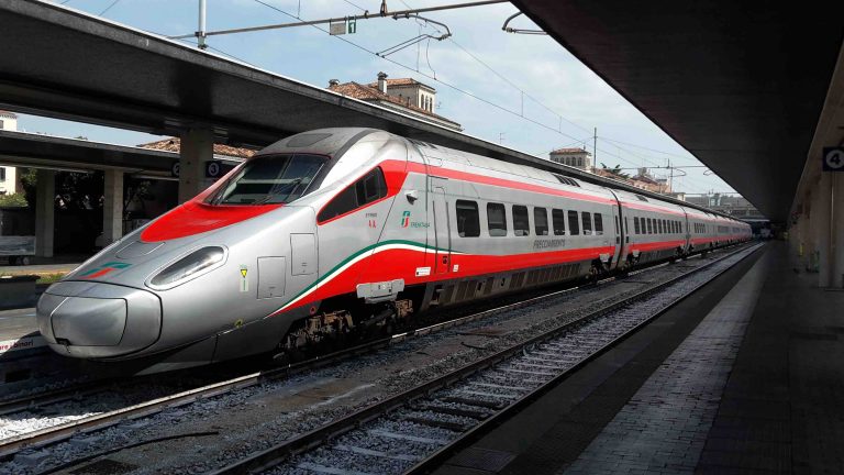 Trenitalia presenta l’orario estivo: più fermate a Ostuni, Fasano e Monopoli