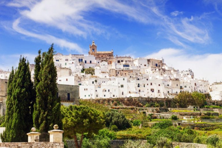 Parcheggi pubblici: affidata la gestione delle aree di sosta e istituito il servizio navetta verso il centro storico