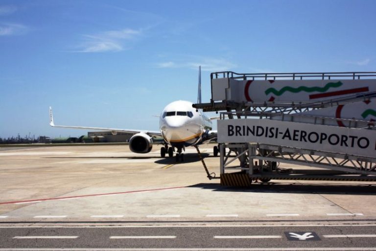 Aeroporto di Brindisi: consegnato dispositivo antigelo e annunciato il nuovo collegamento con Mosca e Kiev