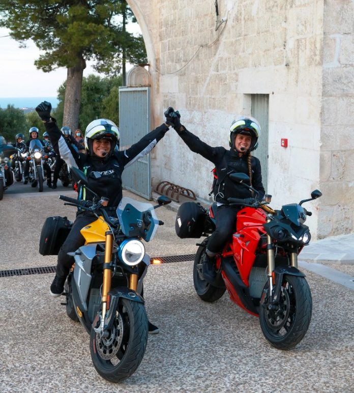 Foto di Francesco Fumarola_Girls Energica Tour_Ostuni_1
