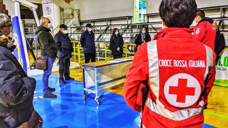 Test rapidi sulla comunità scolastica: inizia oggi lo screening su docenti, alunni e operatori