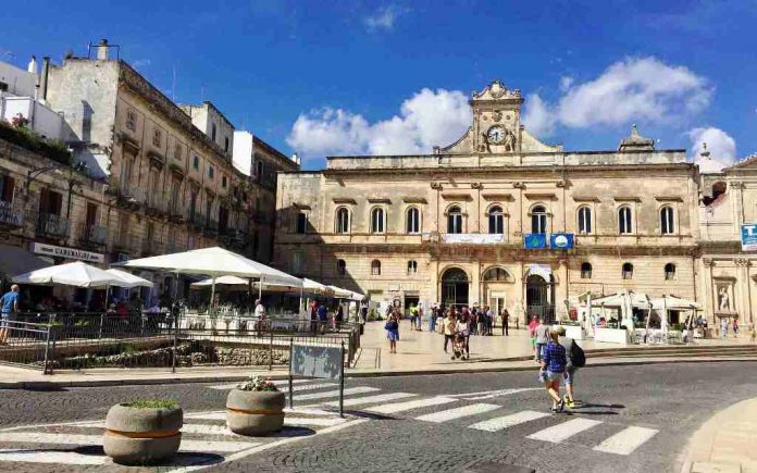 turisti ostuni estate