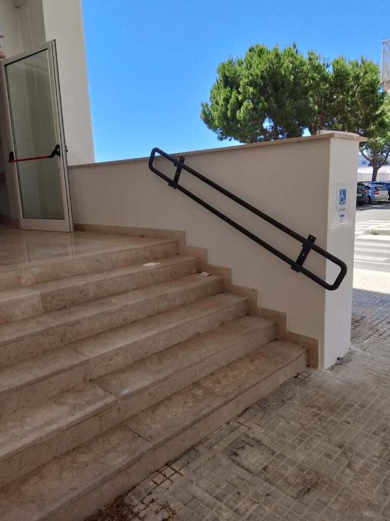 Ospedale di Ostuni, la denuncia di Tutuccio Semerano: ‘Laboratorio analisi inaccessibile ai disabili’